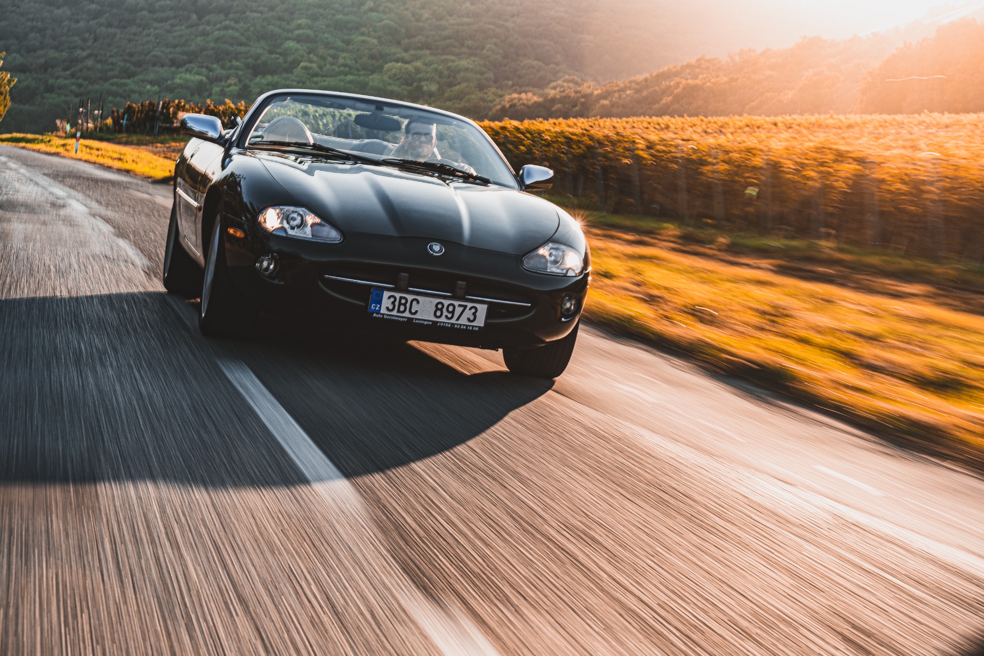 Jaguar XK8 – pohled z boku