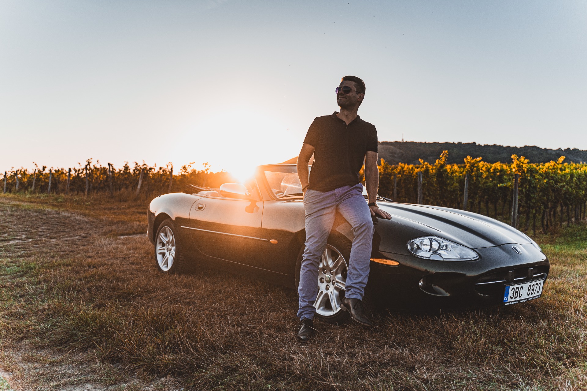 Jaguar XK8 – silueta a linie