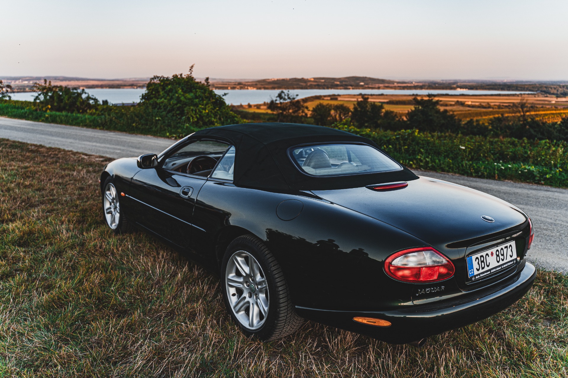Jaguar XK8 – celkový pohled